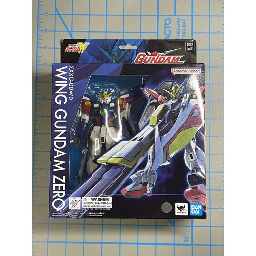 Gundam Universe Wing Gundam Zero XXXG-00W0 Action Figure Bandai Tamashii Nations